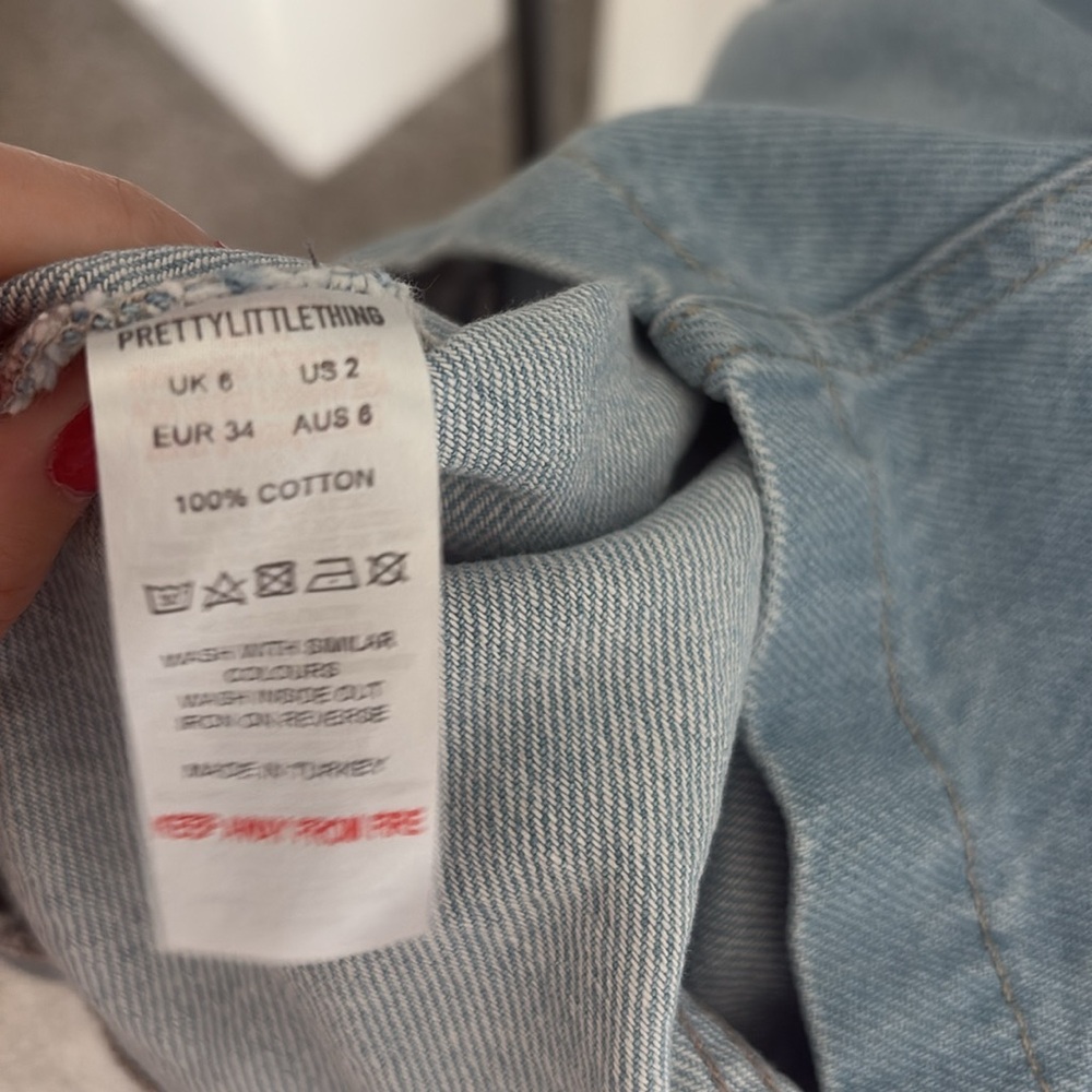 PrettyLittleThing Denim Dress - Picture 5 of 5